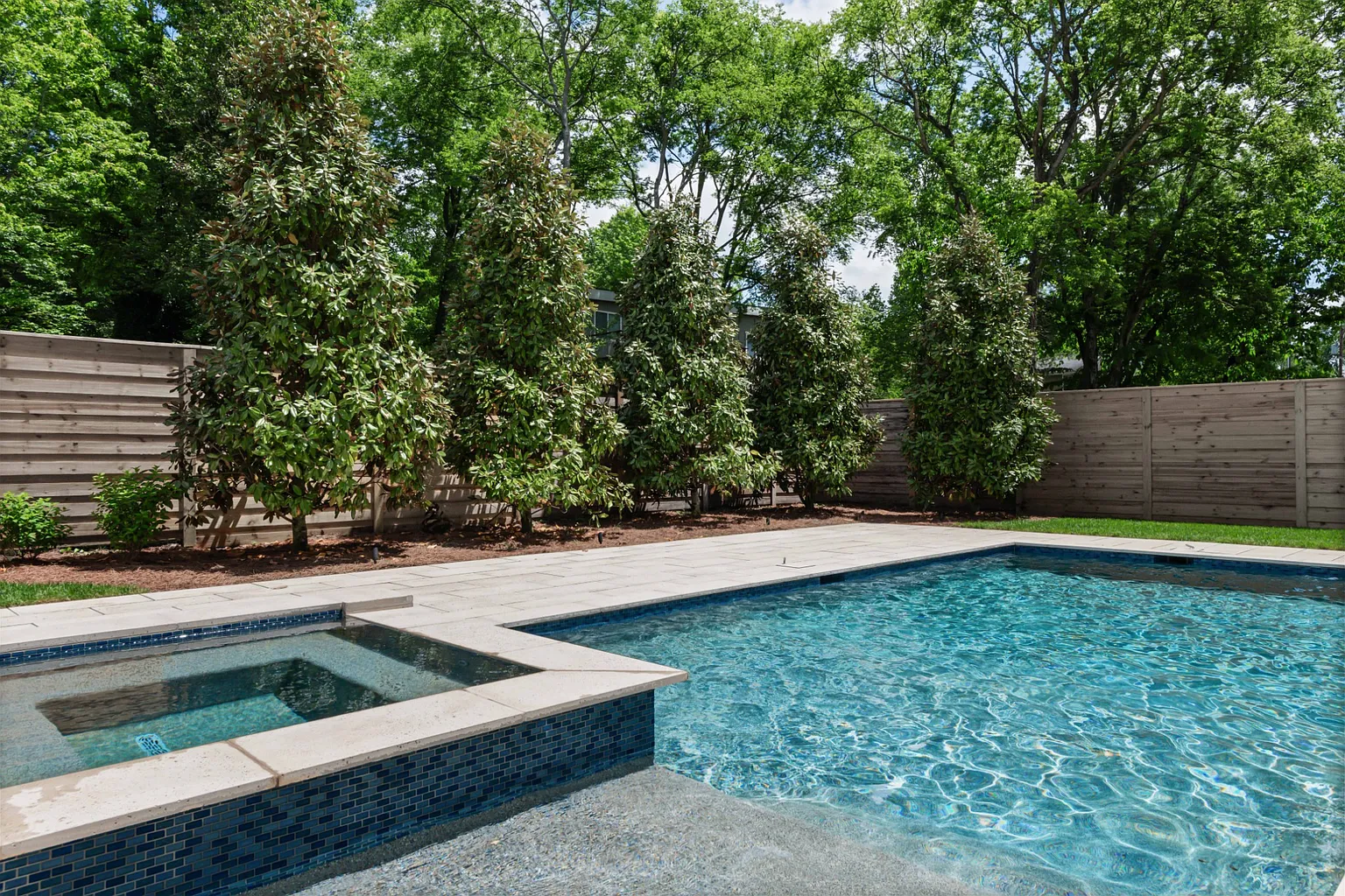 Panoramic luxury pool — Middle Tennessee